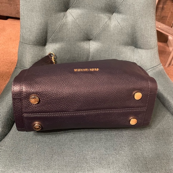 Michael Kors Newbury Pebbled Leather Chain Tote Bag dark navy EUC - Picture 5 of 14